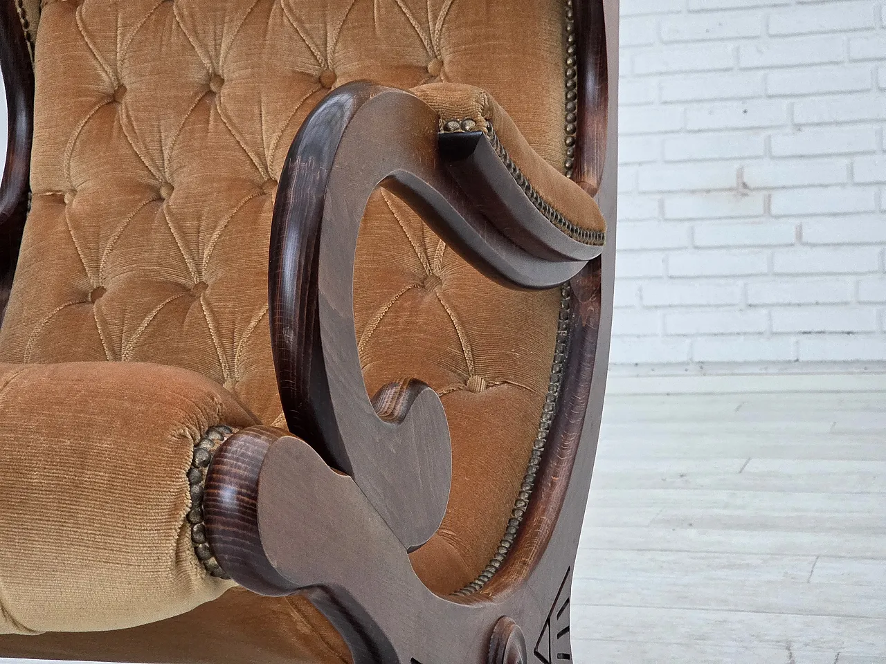 Sedia a dondolo scandinava in velluto, legno di faggio scuro, anni '60 7