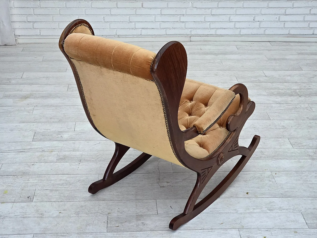 Sedia a dondolo scandinava in velluto, legno di faggio scuro, anni '60 10