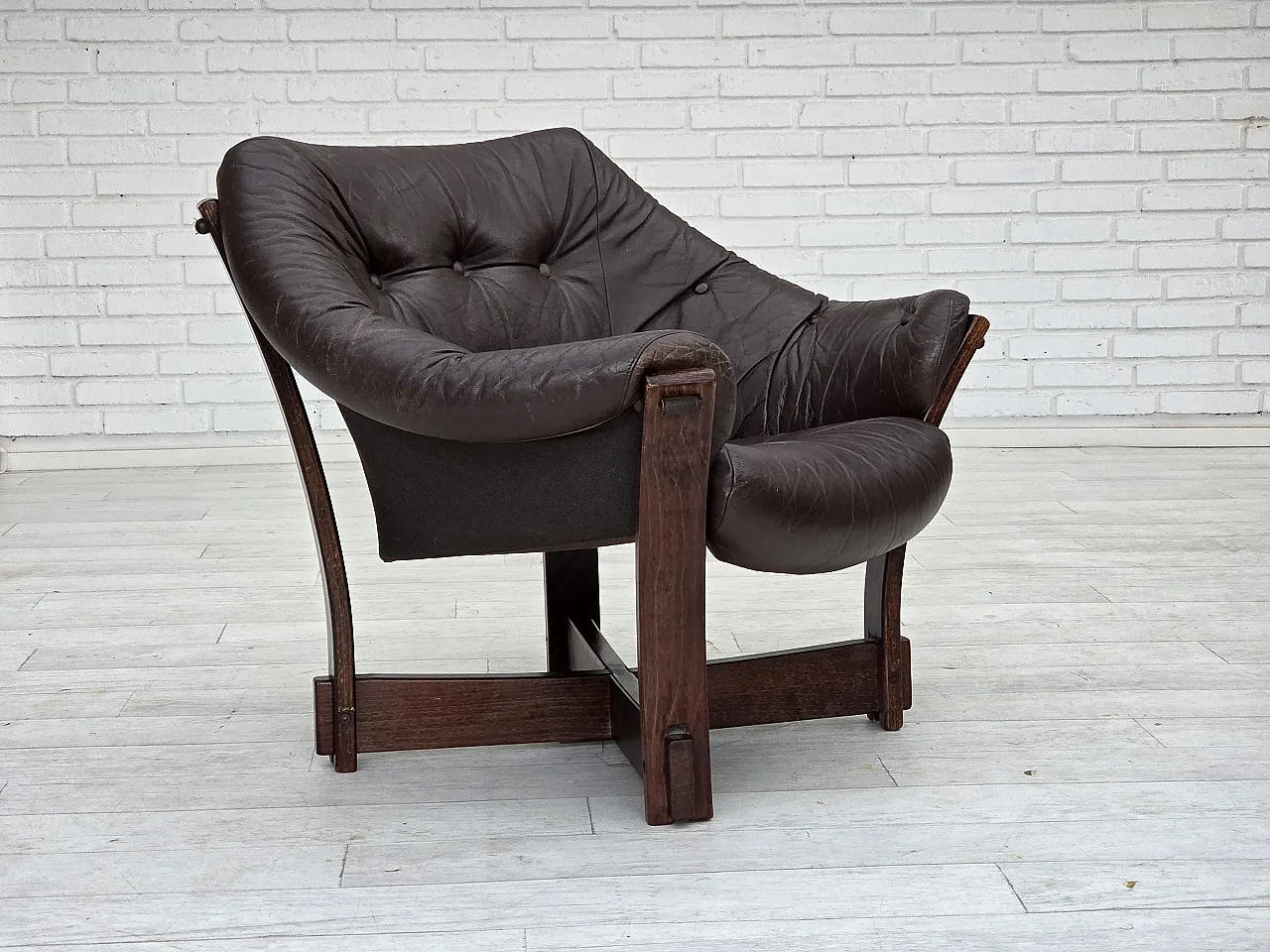 Poltrona lounge scandinava, in pelle, legno di quercia, anni '70 1