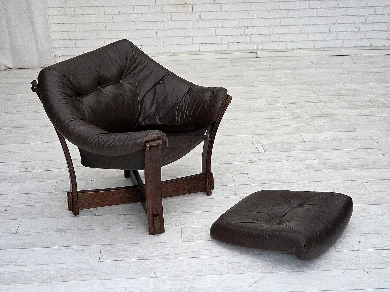 Poltrona lounge scandinava, in pelle, legno di quercia, anni '70 19