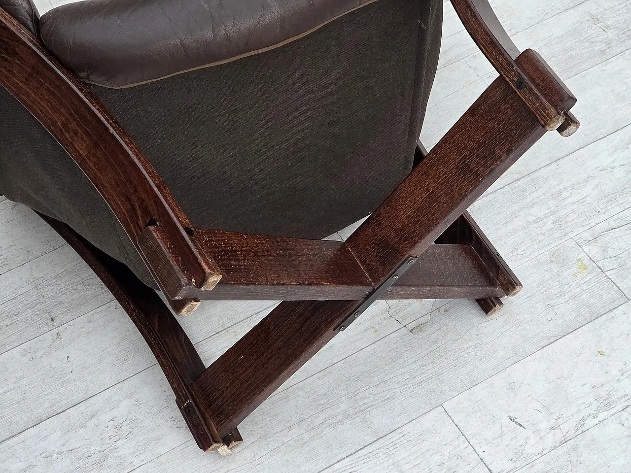 Poltrona lounge scandinava, in pelle, legno di quercia, anni '70 20