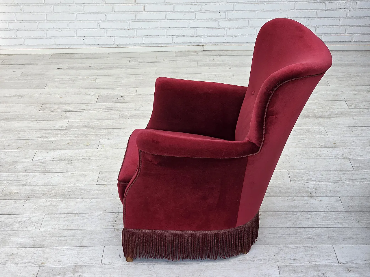 Poltrona danese in velluto rosso ciliegia, quercia, anni '70 14