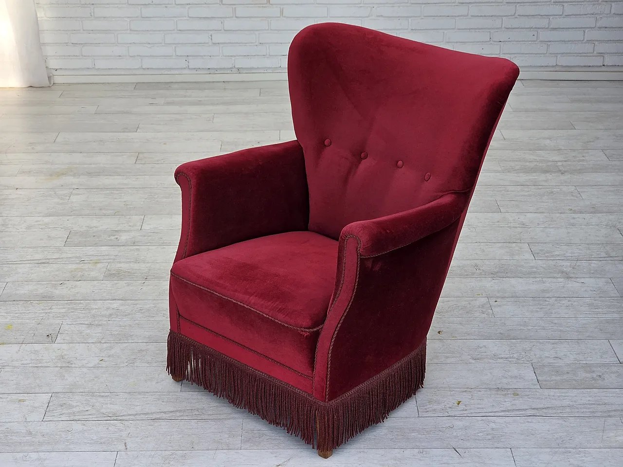 Poltrona danese in velluto rosso ciliegia, quercia, anni '70 17