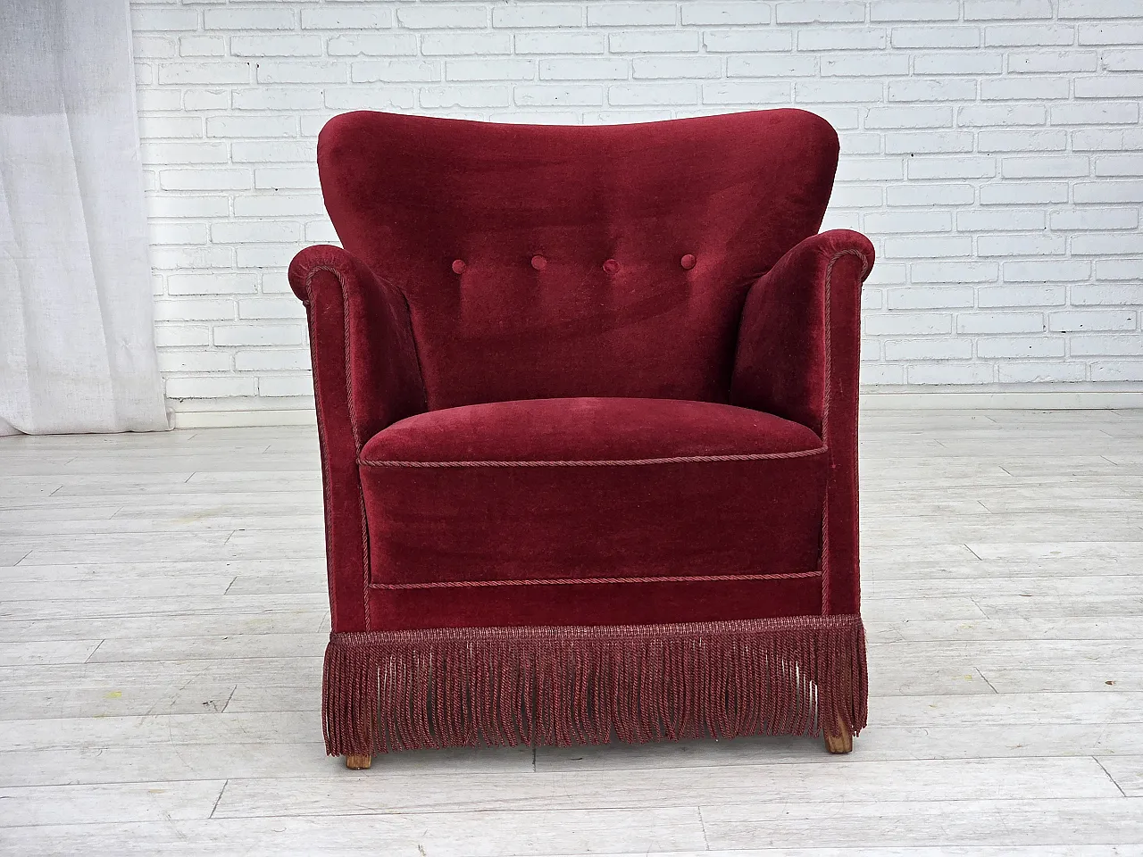 Poltrona danese in velluto rosso ciliegia, quercia, anni '70 8