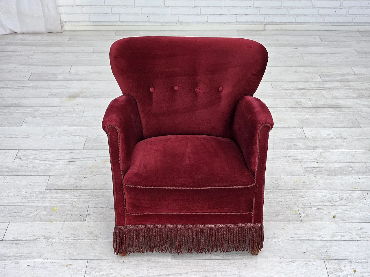 Poltrona danese in velluto rosso ciliegia, quercia, anni '70 9