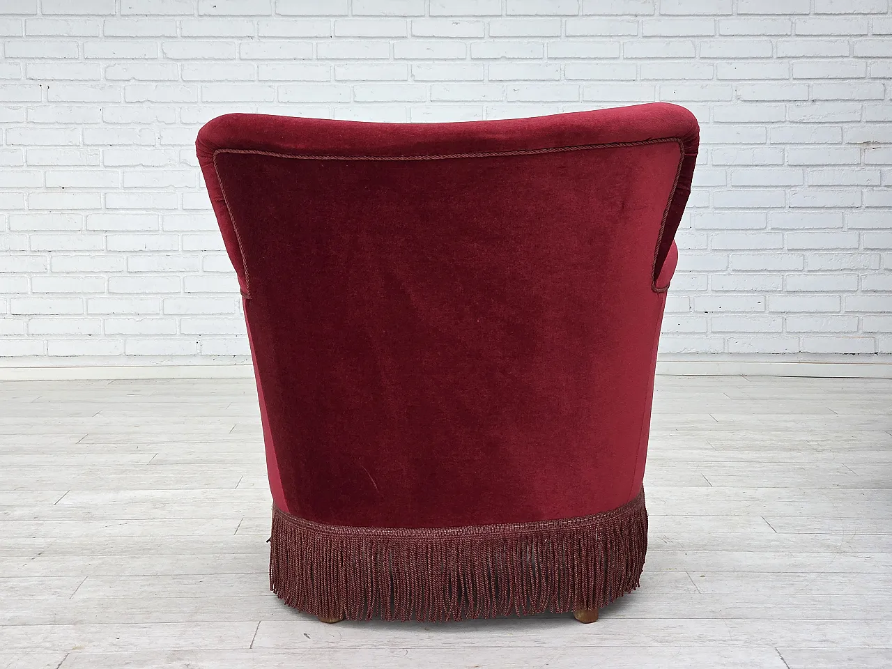 Poltrona danese in velluto rosso ciliegia, quercia, anni '70 14