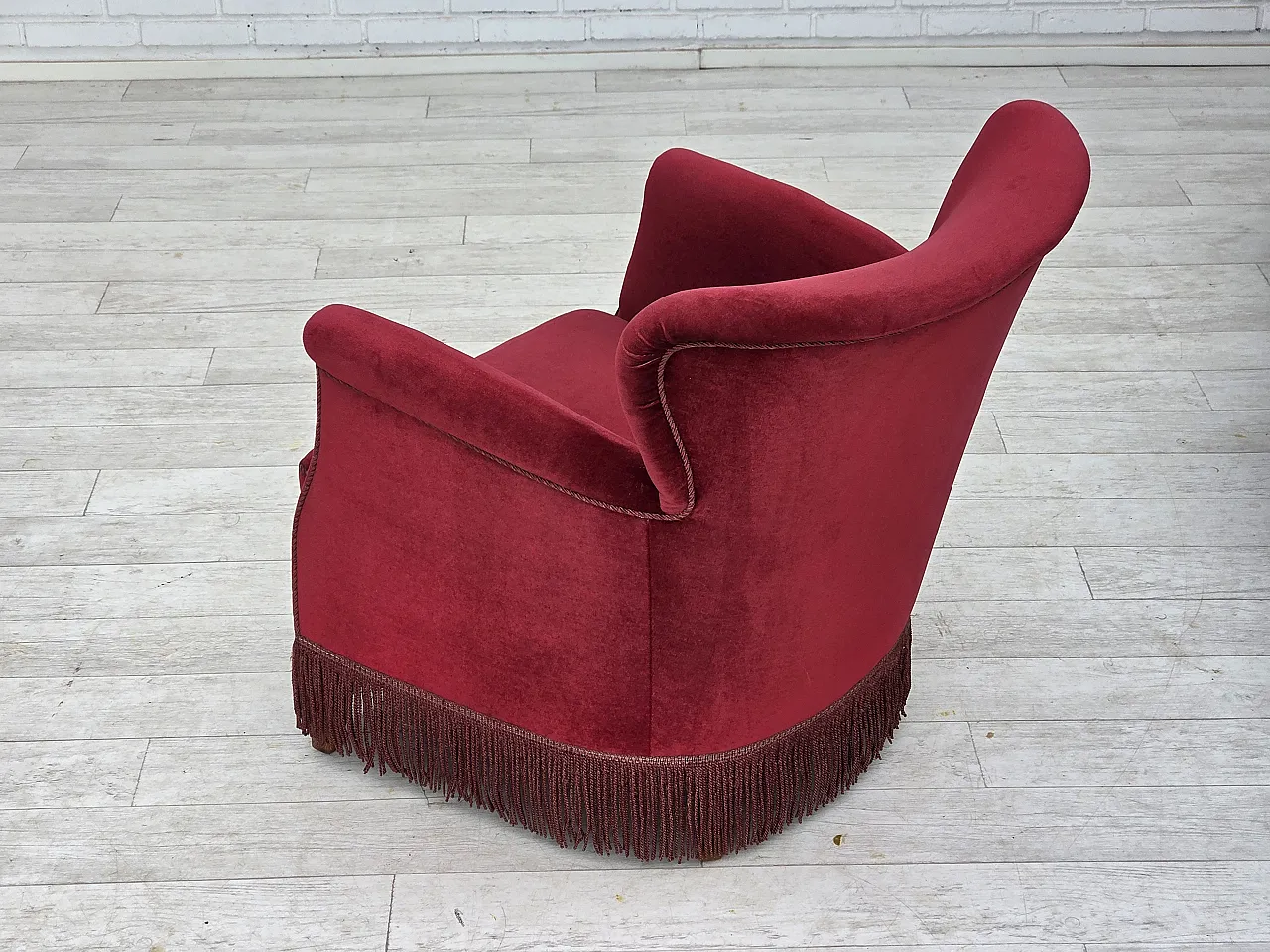 Poltrona danese in velluto rosso ciliegia, quercia, anni '70 16