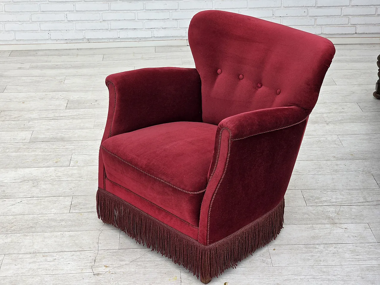 Poltrona danese in velluto rosso ciliegia, quercia, anni '70 20