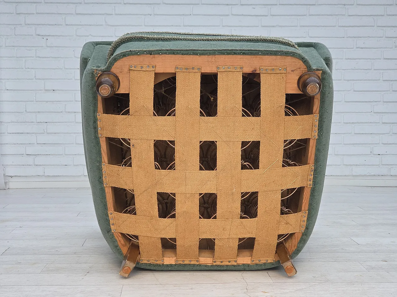 Poltrona danese in lana verde chiaro quercia, anni '60 21