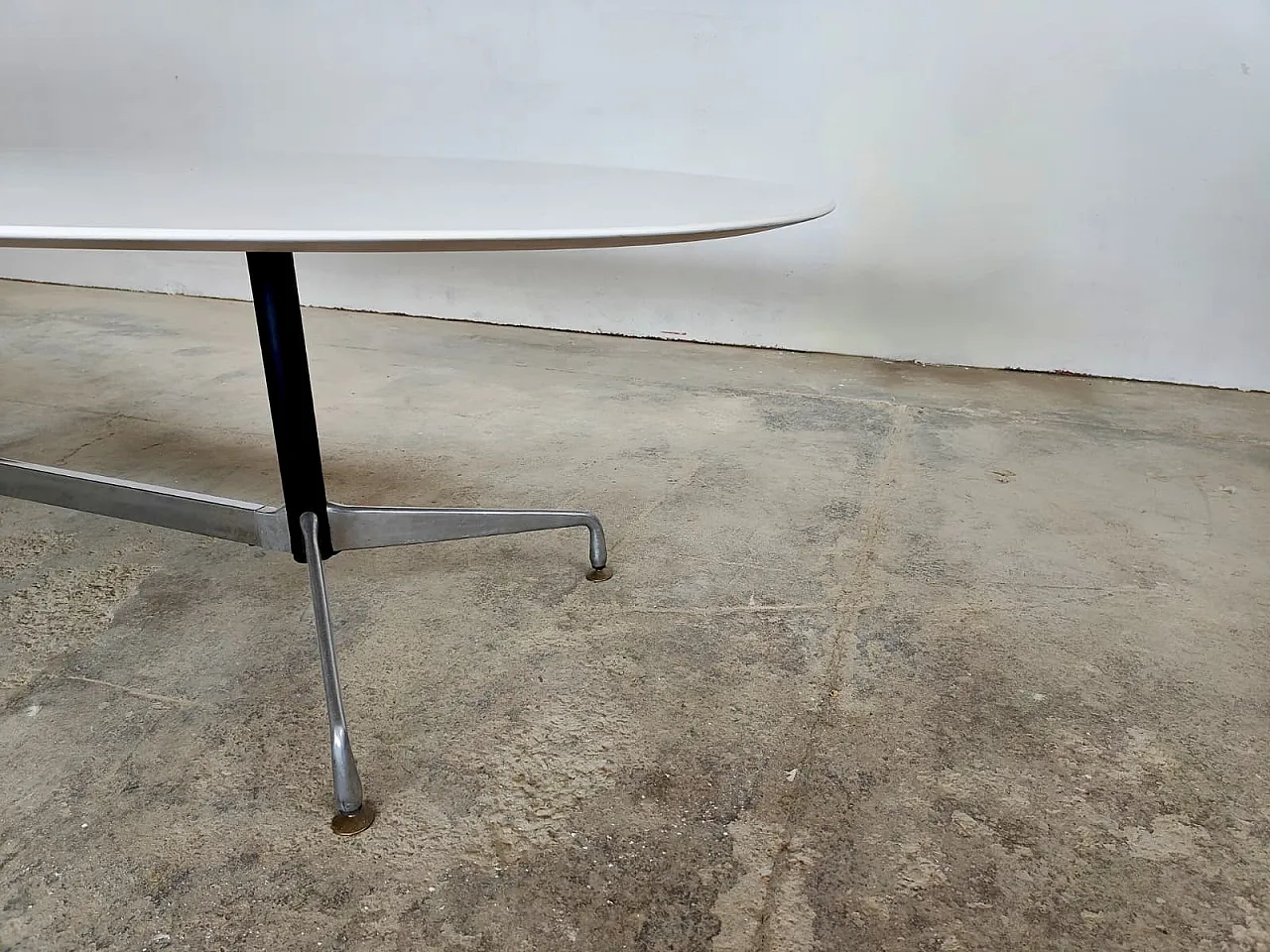 ET151 Herman Miller, Charles & Ray Eames table 5