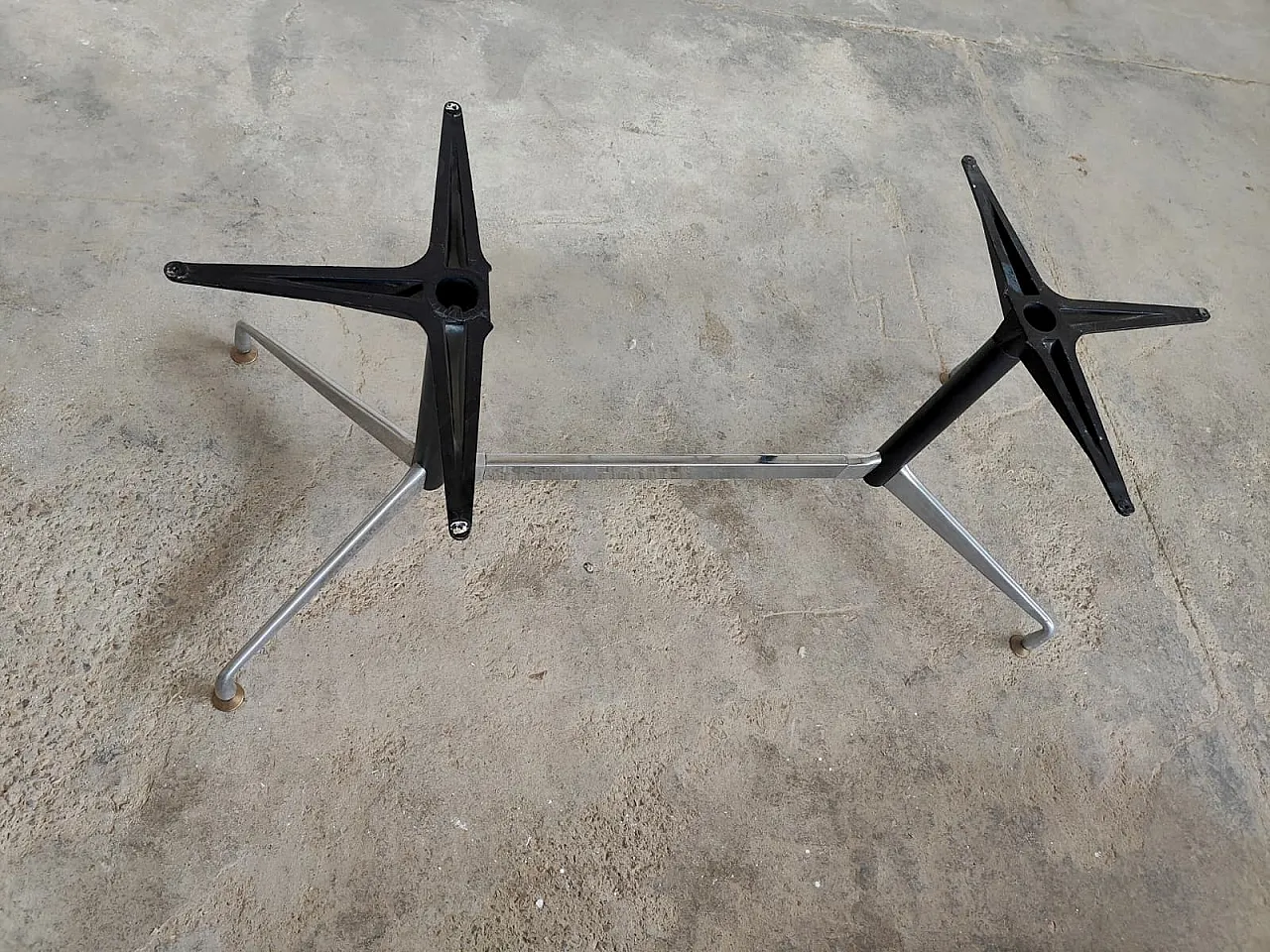 ET151 Herman Miller, Charles & Ray Eames table 12