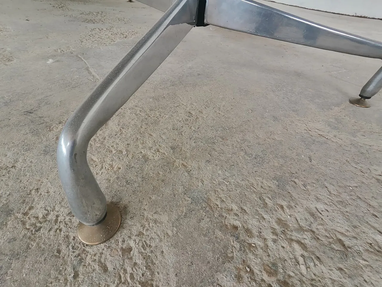 ET151 Herman Miller, Charles & Ray Eames table 13