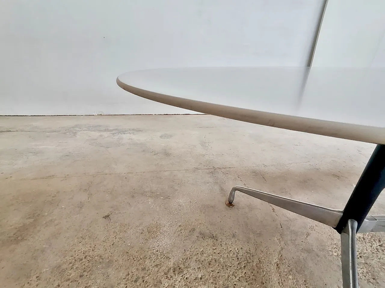 ET151 Herman Miller, Charles & Ray Eames table 14