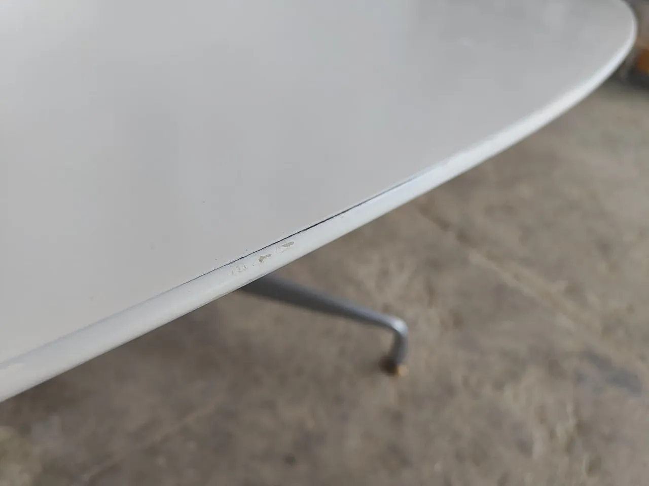 ET151 Herman Miller, Charles & Ray Eames table 16