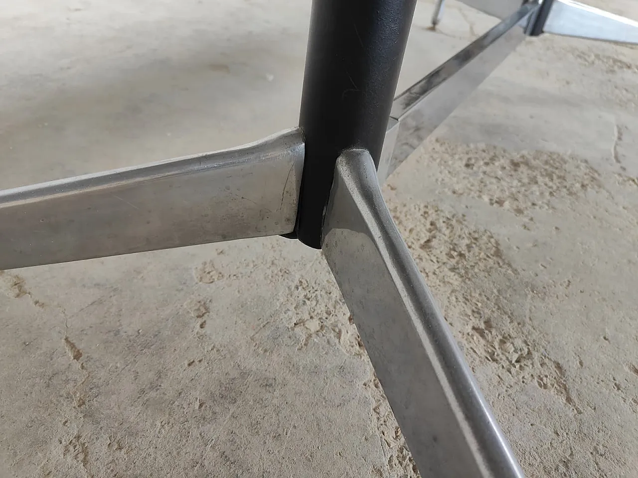 ET151 Herman Miller, Charles & Ray Eames table 17