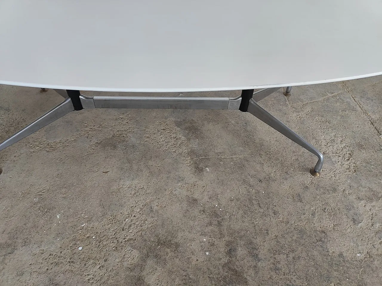 ET151 Herman Miller, Charles & Ray Eames table 18