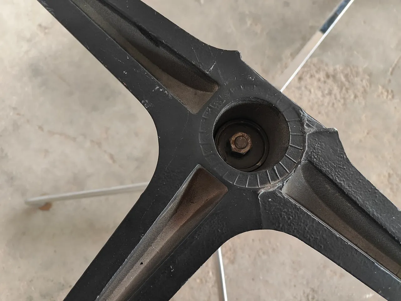 ET151 Herman Miller, Charles & Ray Eames table 19