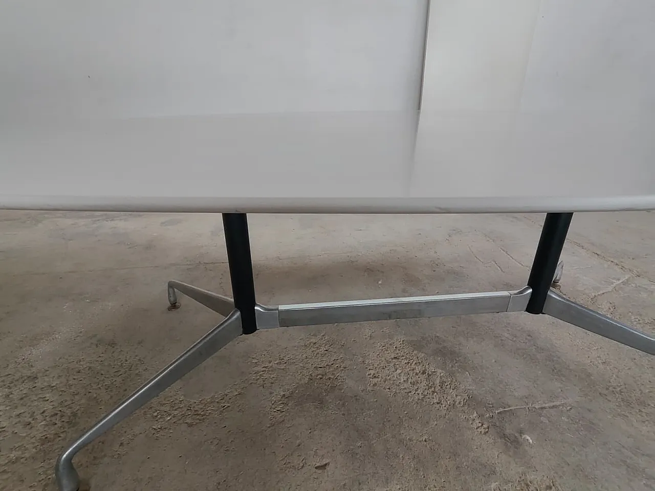 ET151 Herman Miller, Charles & Ray Eames table 21