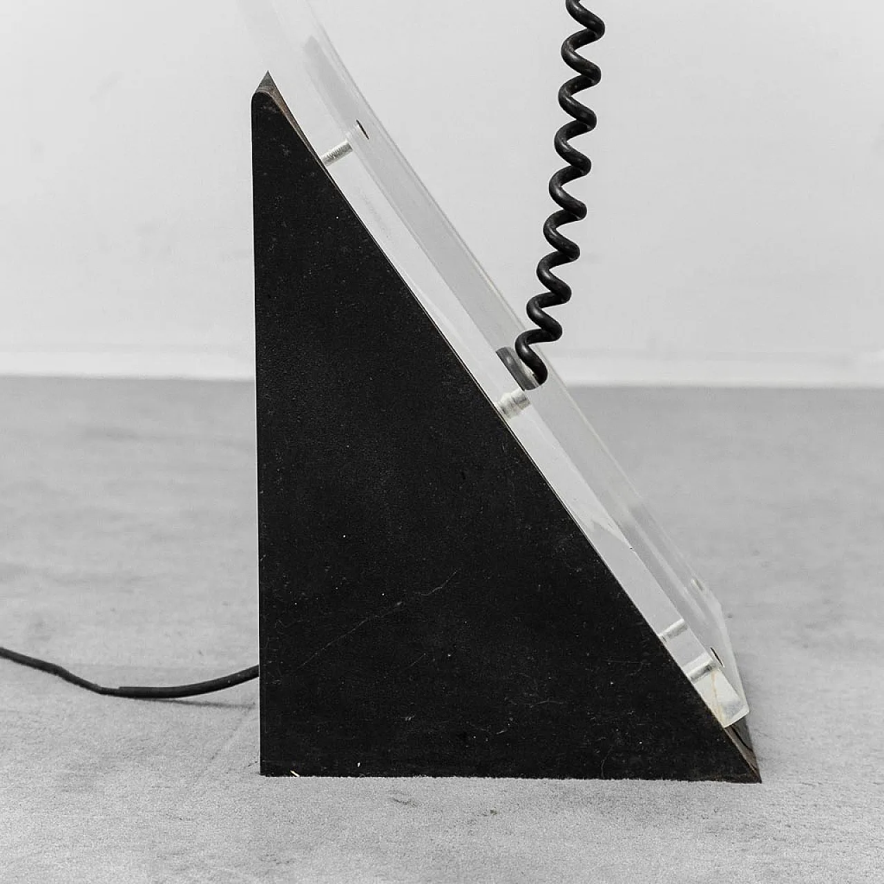 Lampada da terra ad arco in plexiglass, anni '70 9
