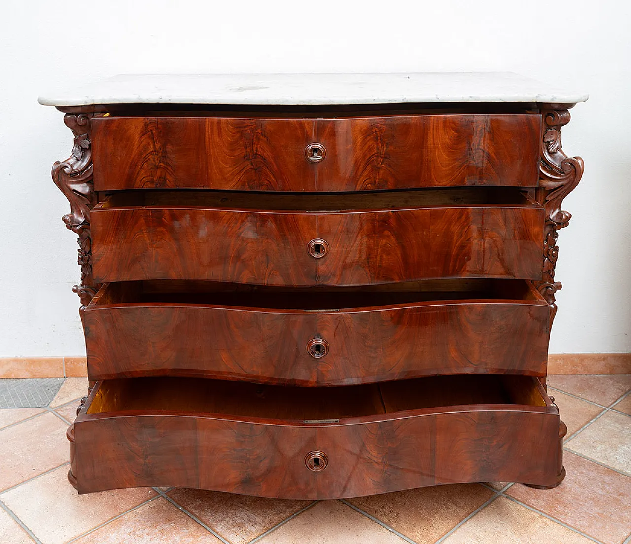 Louis Philippe chest of drawers in mahogany feather, 19th century 2