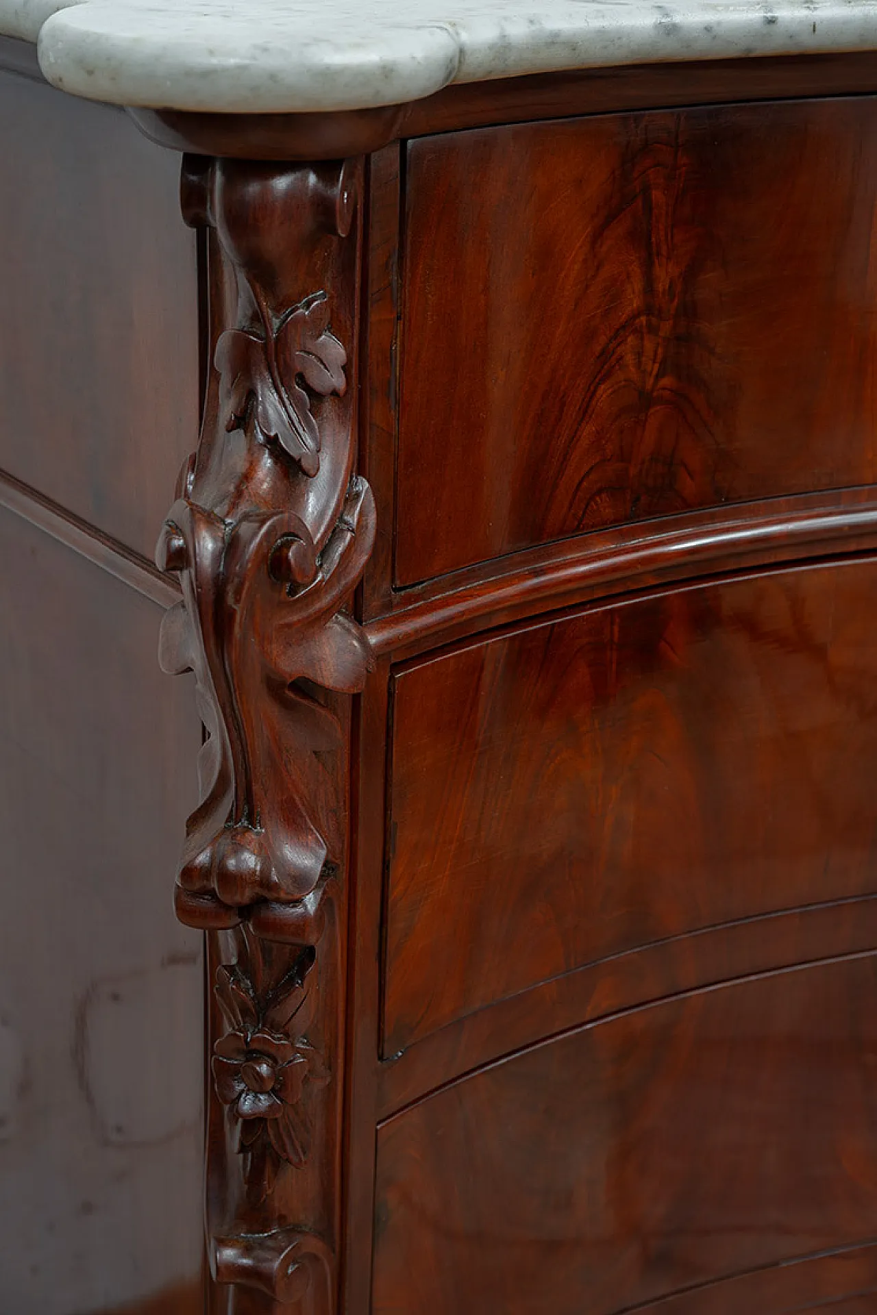 Louis Philippe chest of drawers in mahogany feather, 19th century 4