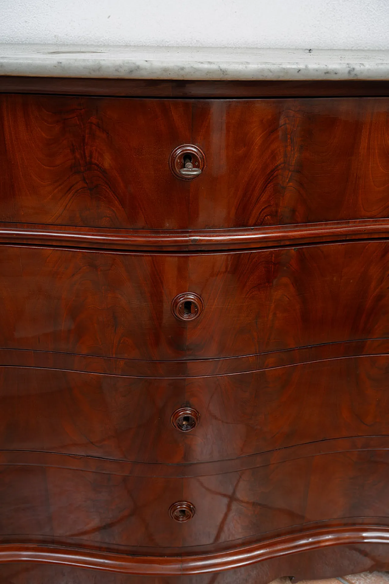 Louis Philippe chest of drawers in mahogany feather, 19th century 5