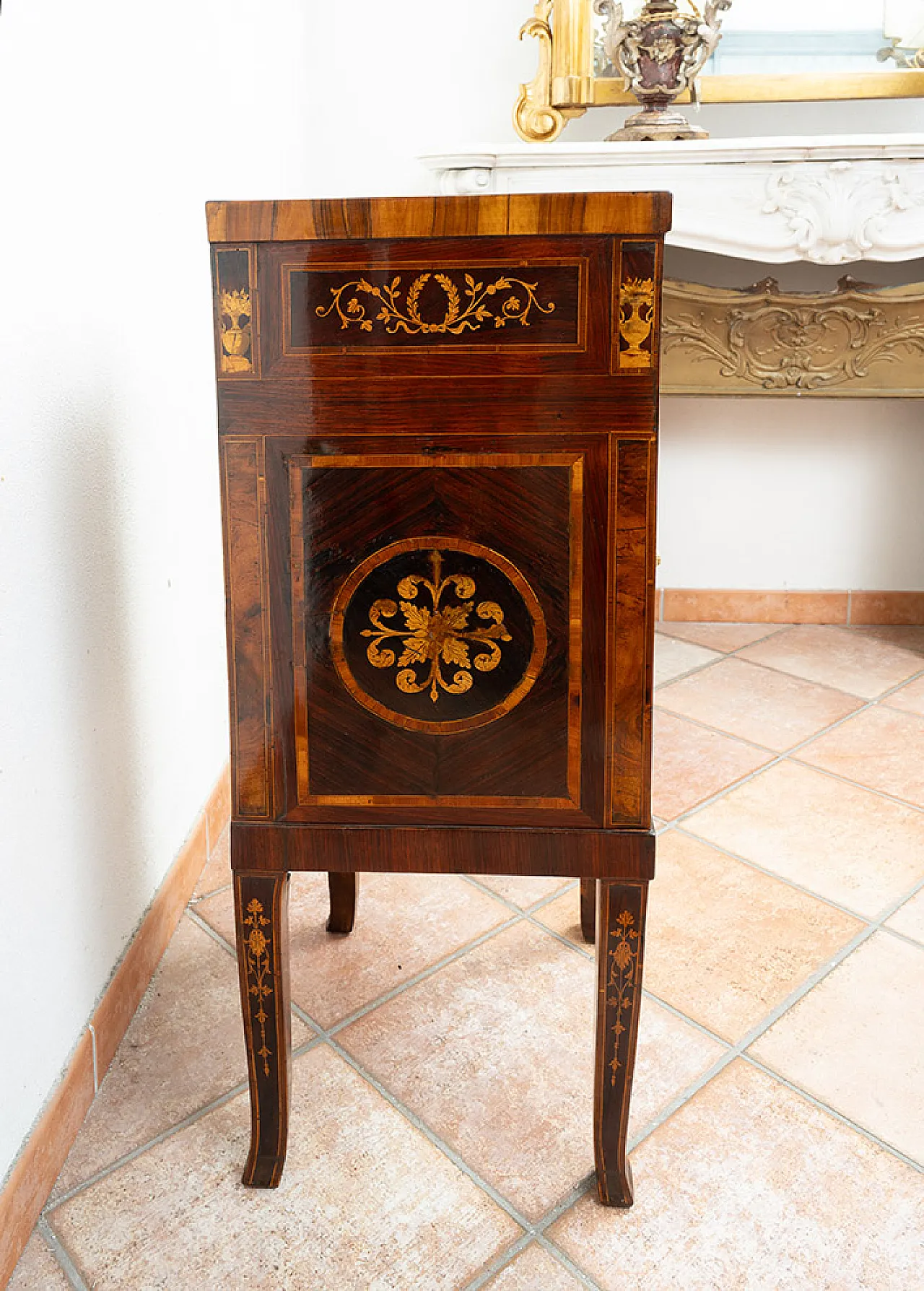 Louis XVI chest of drawers in precious exotic woods, 18th century 4