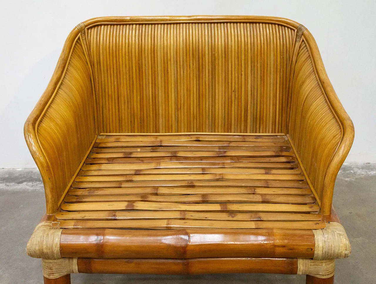 Coppia di poltrone in legno e bambù, anni '70 10