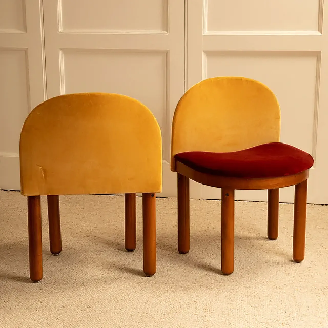 Coppia di sedie in legno e velluto, anni '80 5