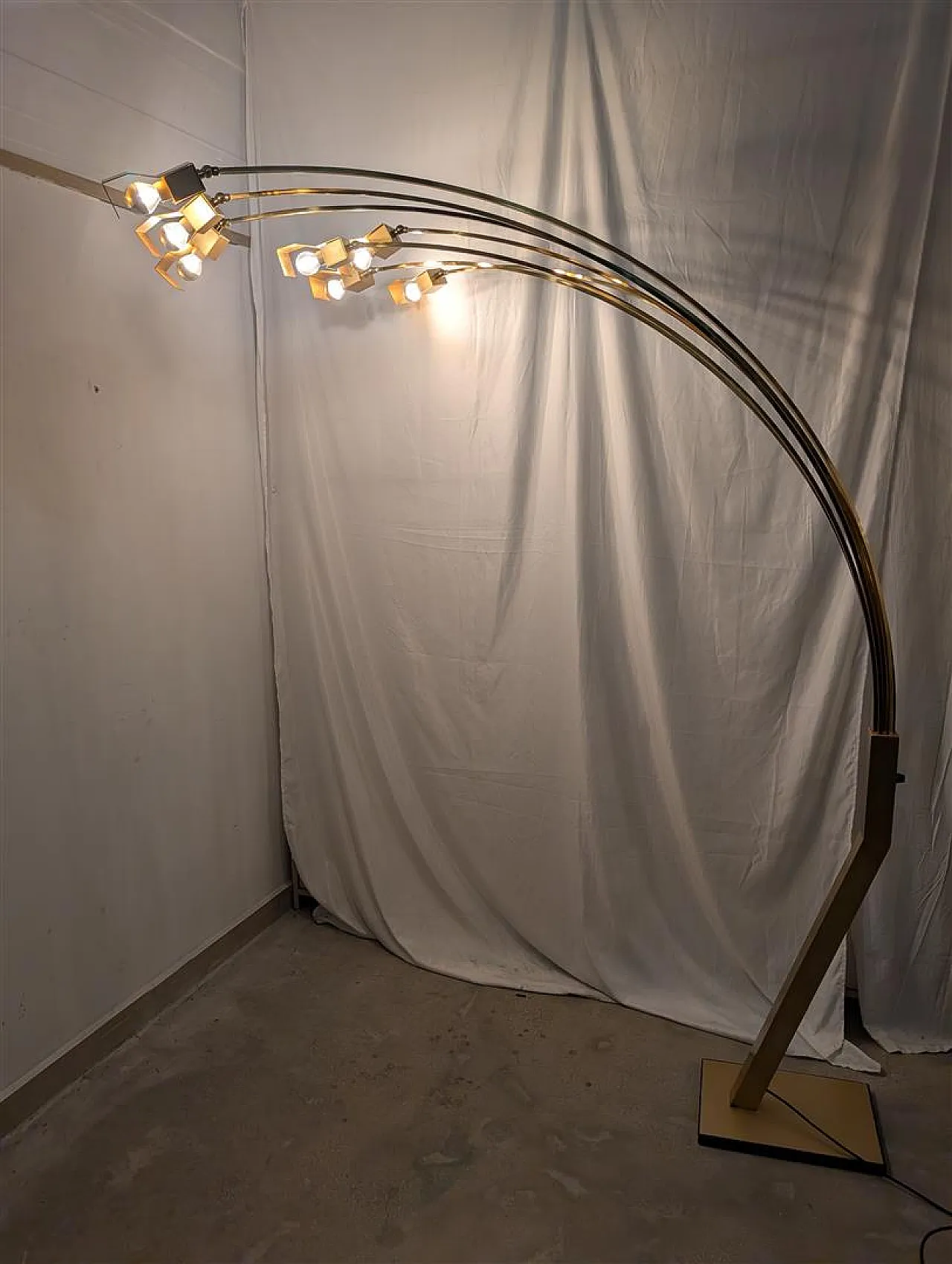 Piantana in ottone con sette luci, anni '70 8