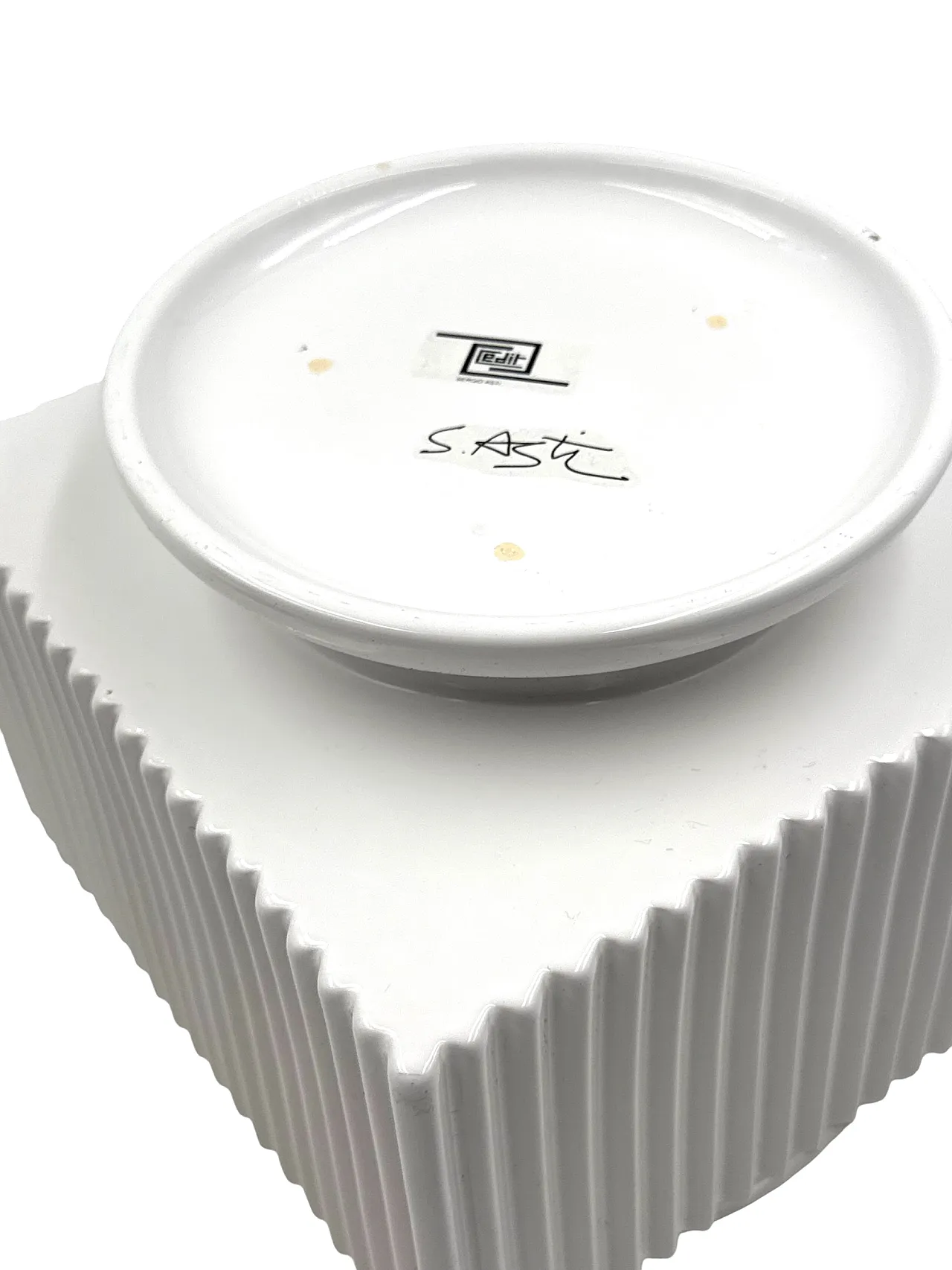 Sergio Asti, postmodern vase in white ceramic, Cedit Italia 1970 17