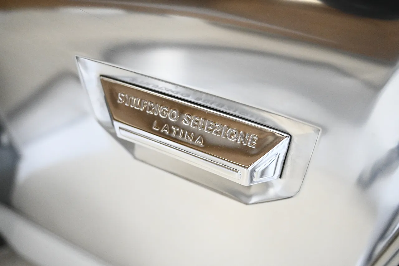 Set bar con 2 sgabelli attribuito a Willy Rizzo, anni '70 12