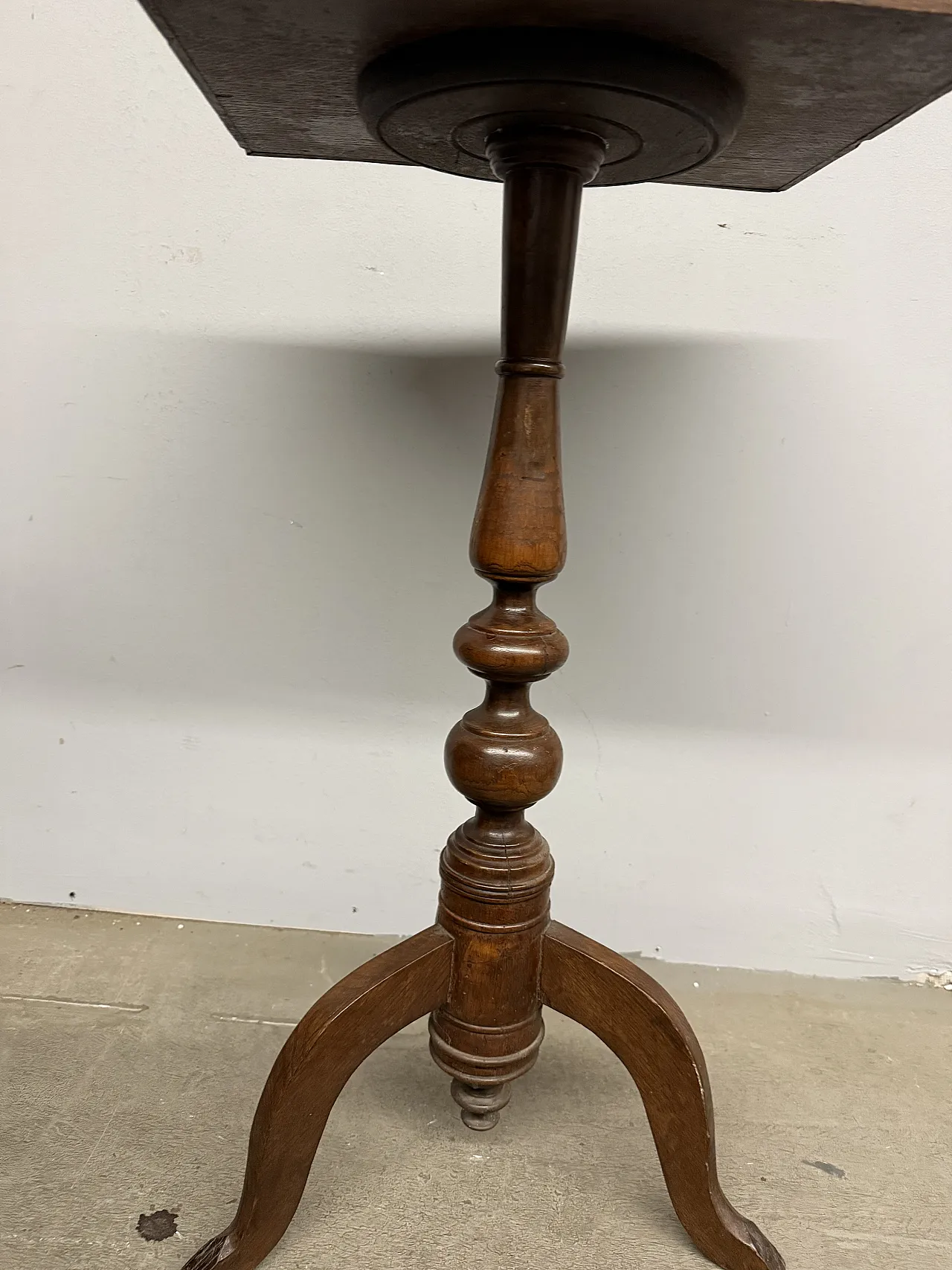 Tavolinetto in noce a vassoio, '800 3