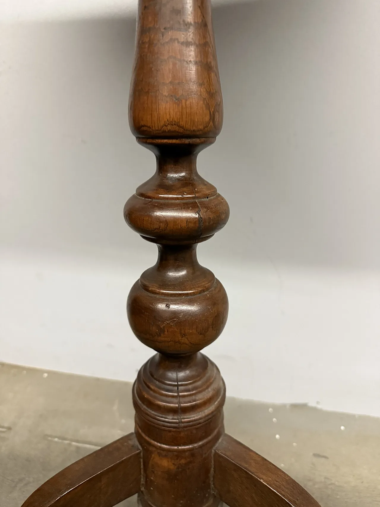 Tavolinetto in noce a vassoio, '800 4