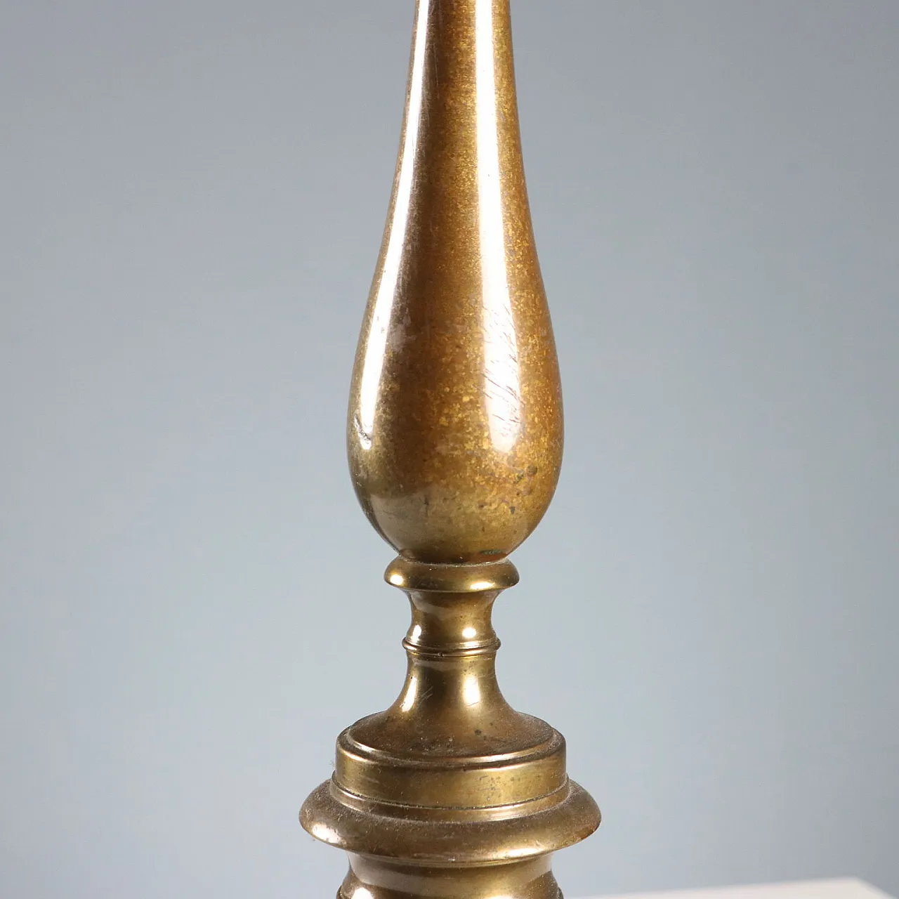 Pair of bronze candlesticks, 19th century 4