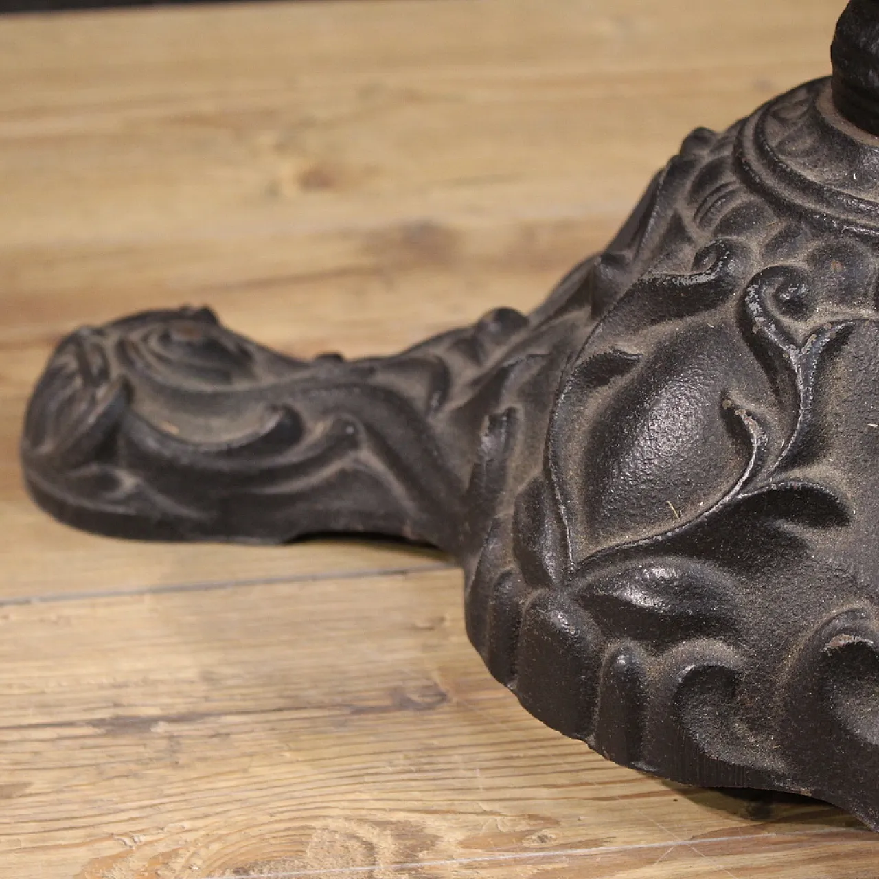 Tavolino francese da bistrot in ferro con piano in marmo del XX secolo 6