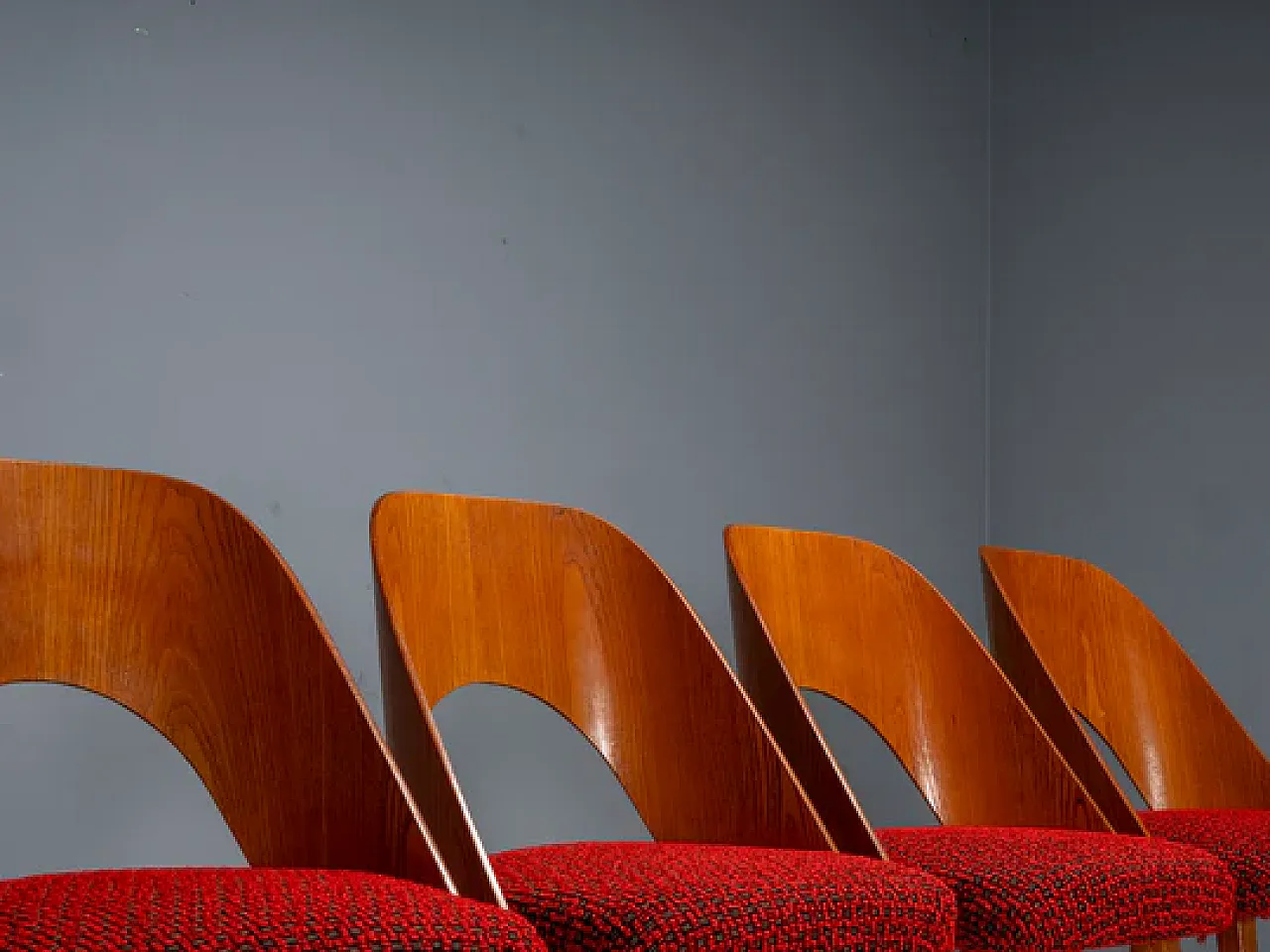 4 sedie da pranzo Antonín Šuman, anni '60 8