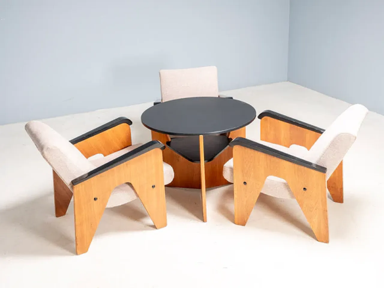 3 Poltrone con tavolino in legno, anni '50 1