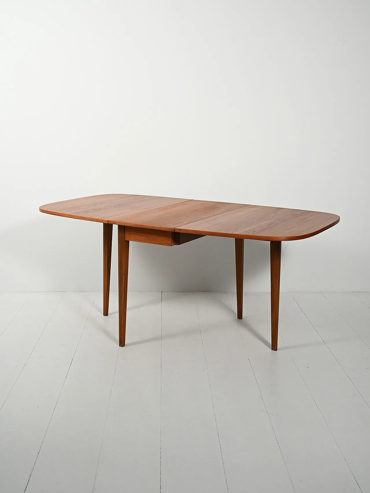 Tavolo pieghevole scandinavo con due allunghe 3