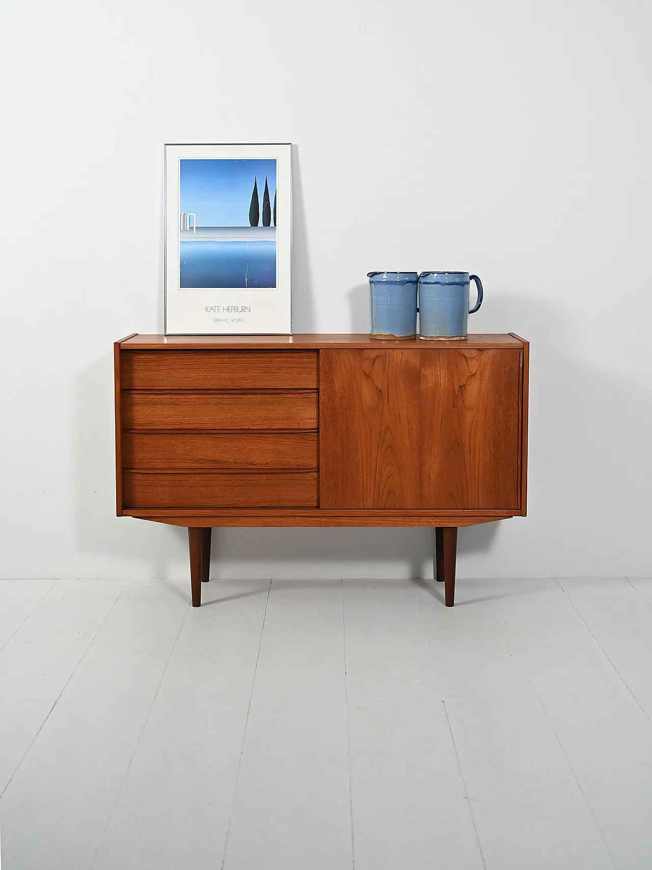Credenza scandinava  con un'anta e cassetti, anni '60 1