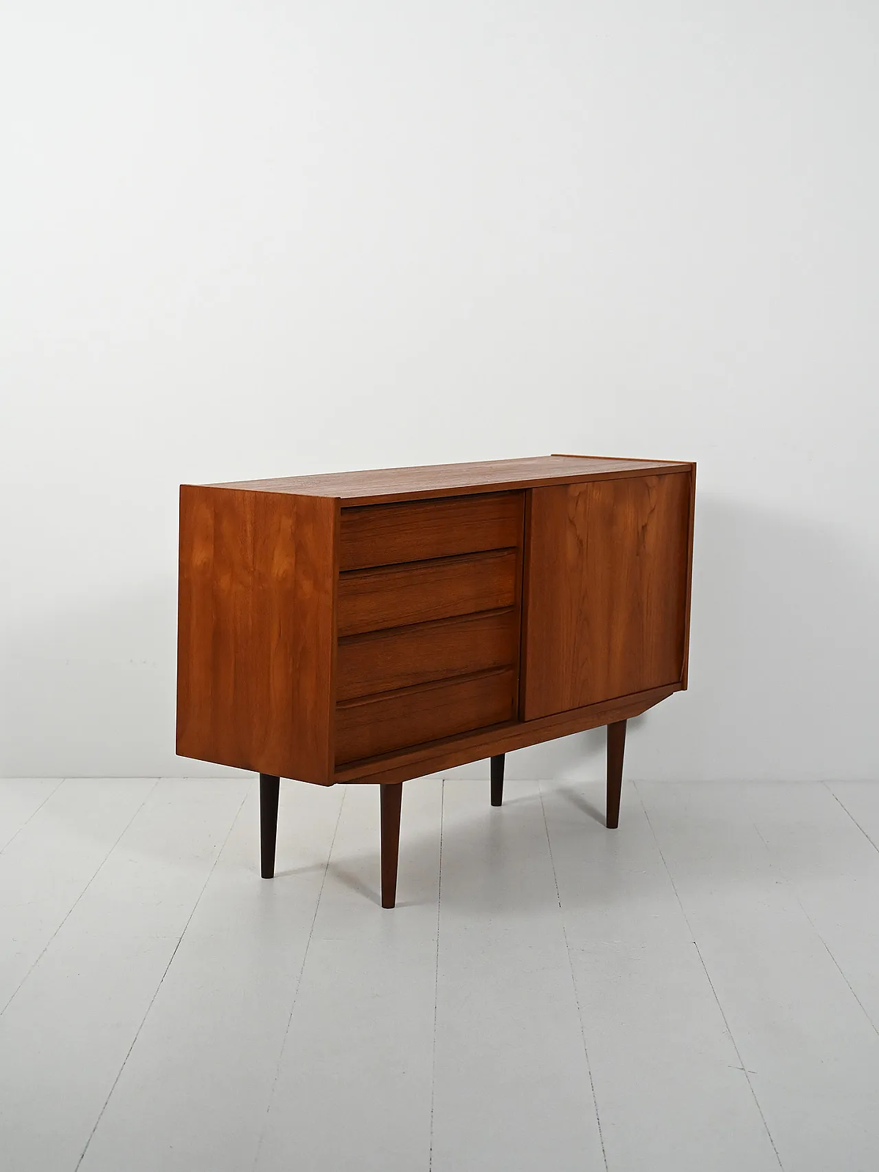 Credenza scandinava  con un'anta e cassetti, anni '60 4