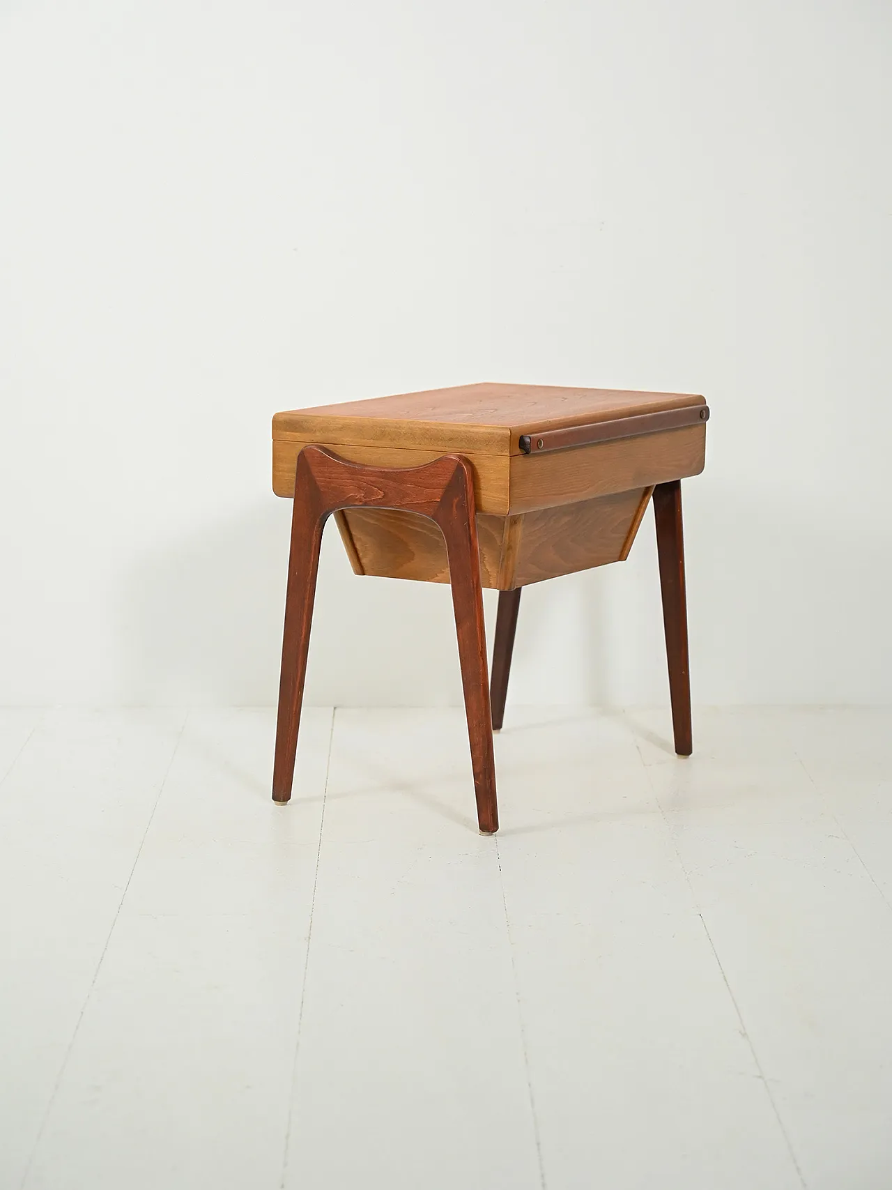 Tavolino portalana scandinavo in teak e rovere 2