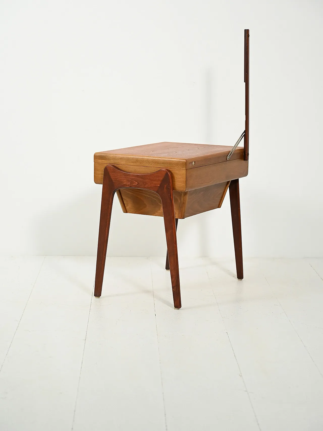 Tavolino portalana scandinavo in teak e rovere 3