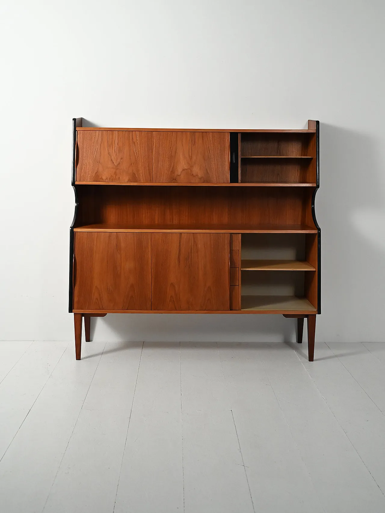 Credenza con vetrinetta in teak, anni '50 3