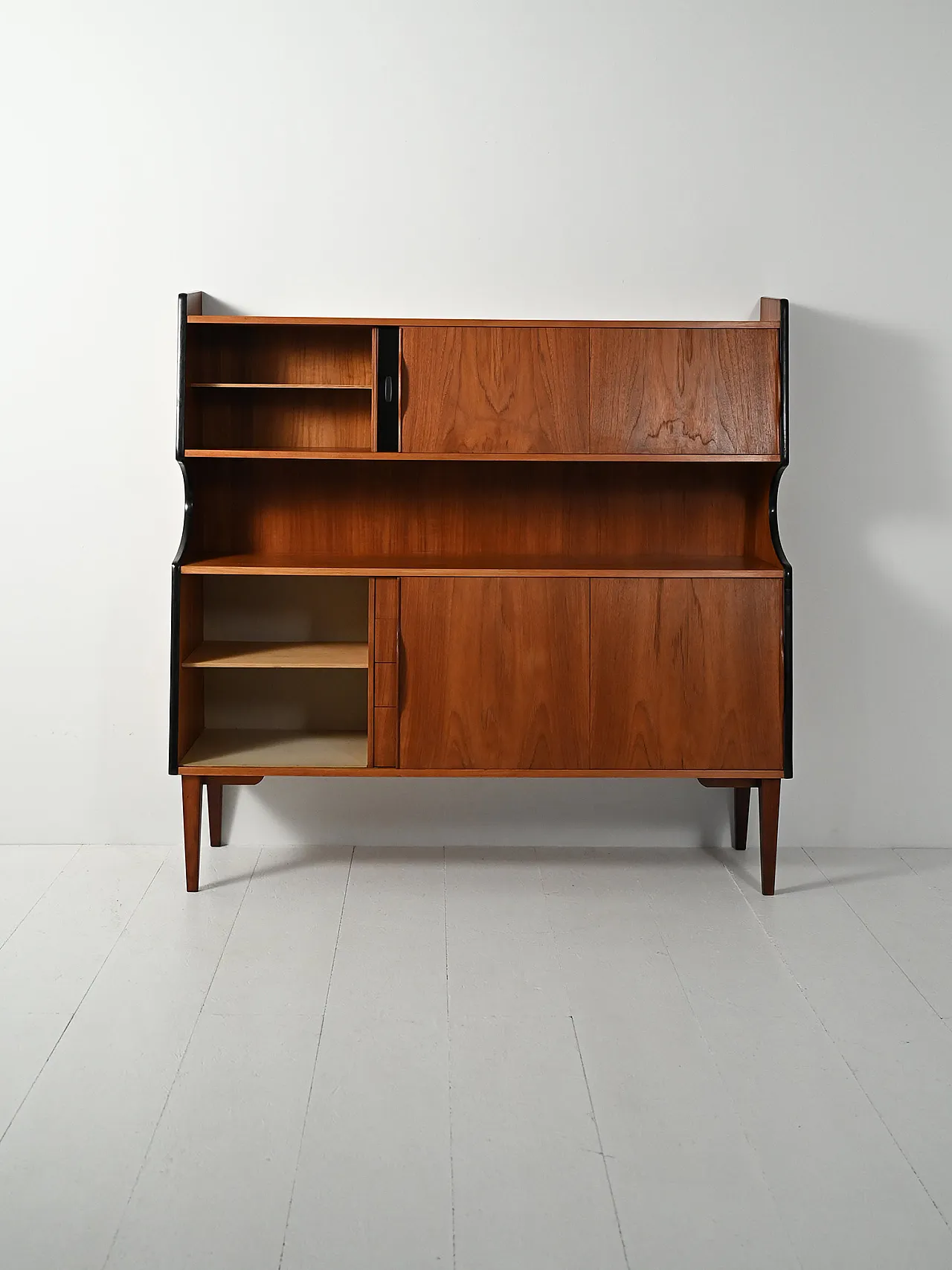 Credenza con vetrinetta in teak, anni '50 4