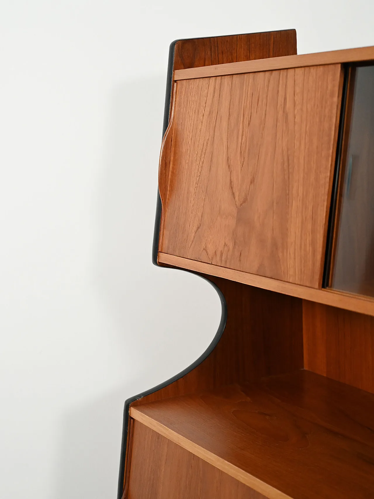 Credenza con vetrinetta in teak, anni '50 7