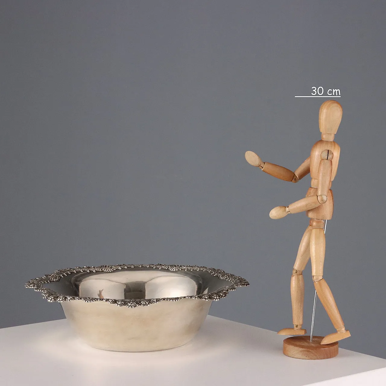 Centrotavola in argento sterling con orlo cesellato e traforato, '900 2