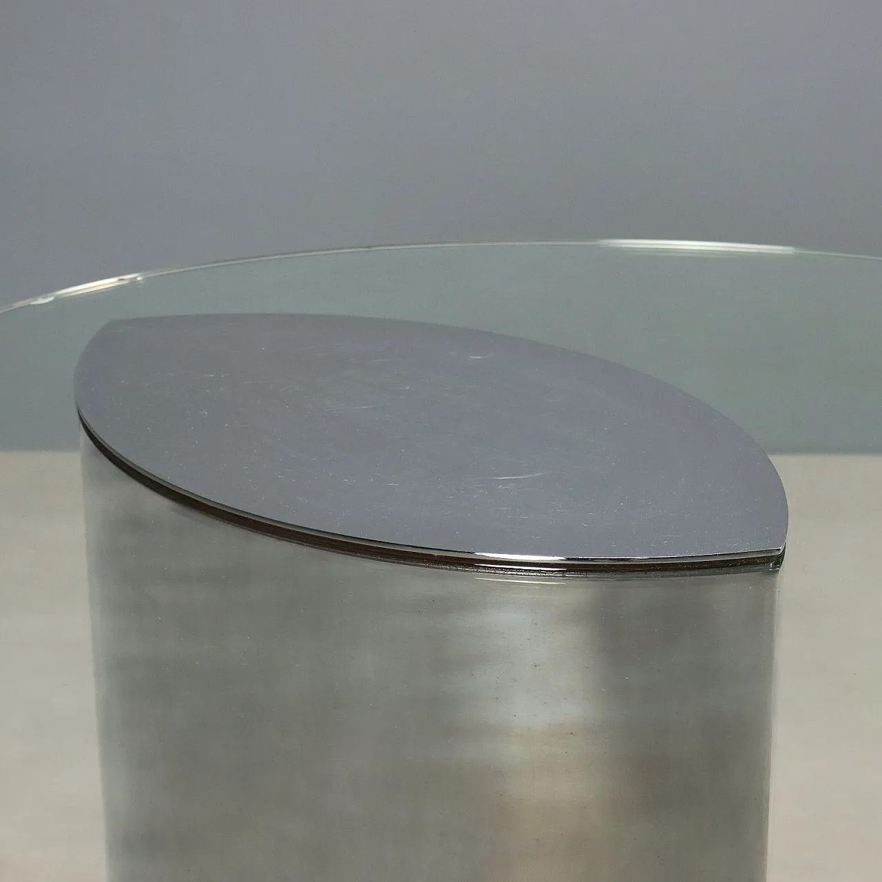 Tavolo con piano in vetro e base in acciaio stampato, '900 6