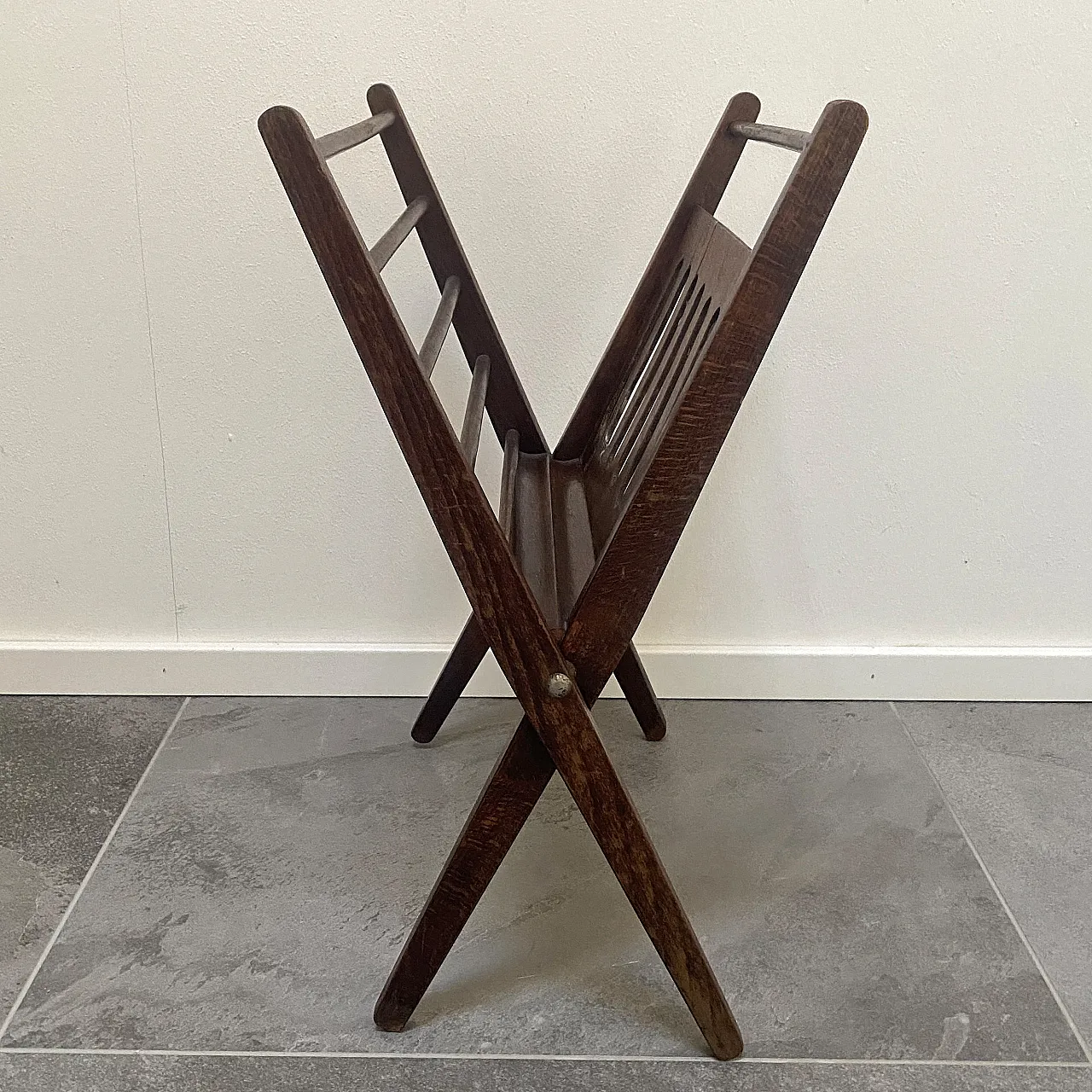 Folding wooden magazine rack from the 1960s 5