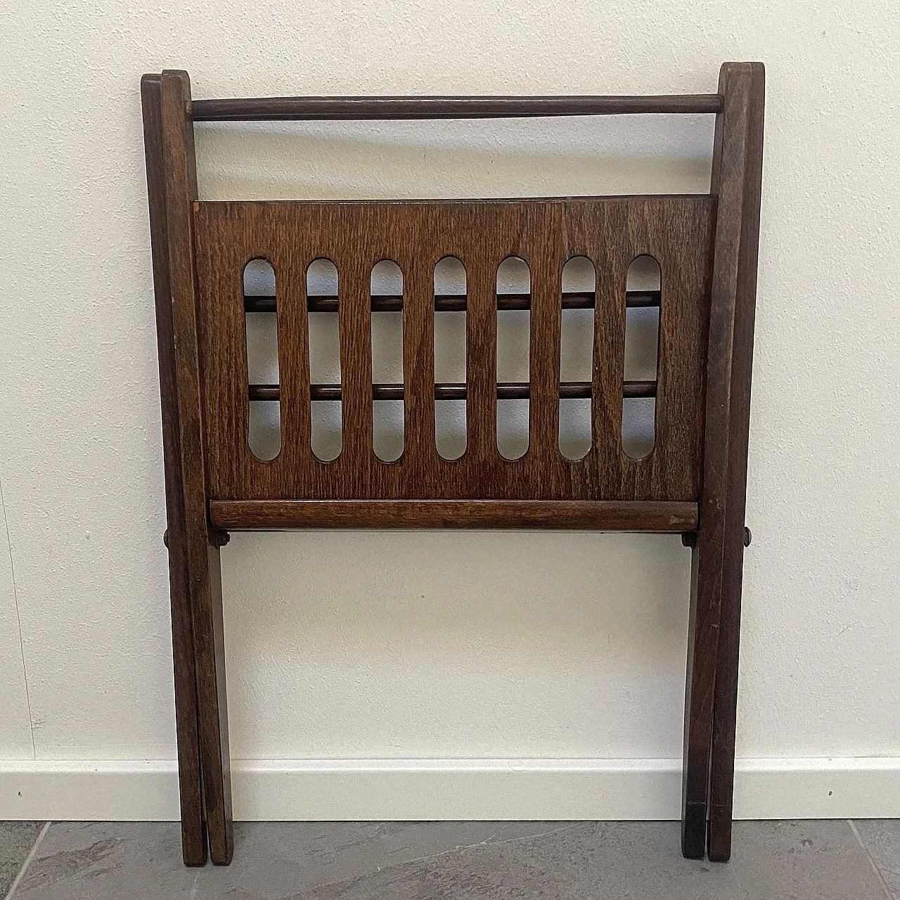 Folding wooden magazine rack from the 1960s 9